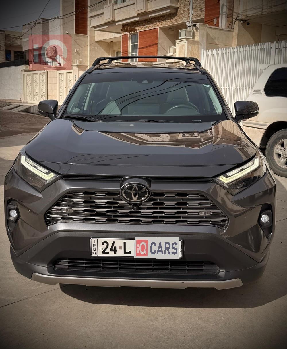 تۆیۆتا ڕاڤ 4